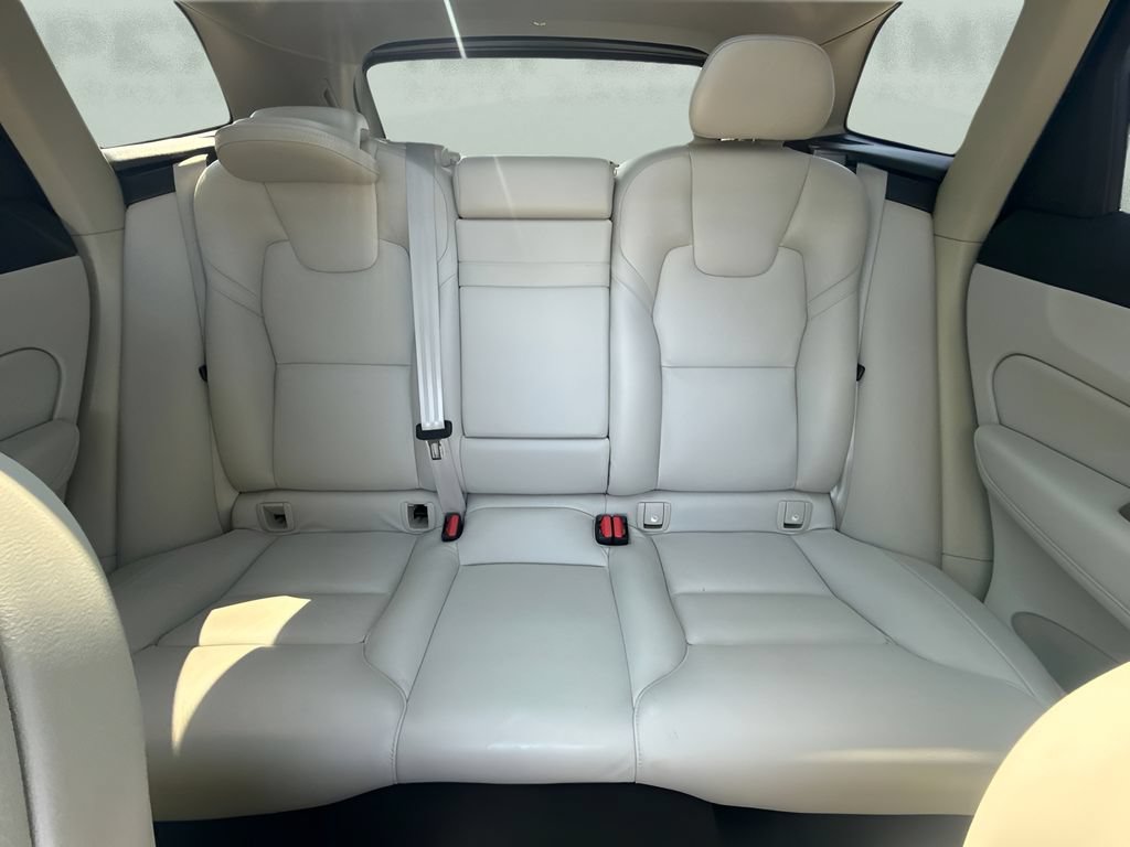 Used 2018 Volvo XC60 T6 Momentum w/ Convenience Package AWD/4WD image 11