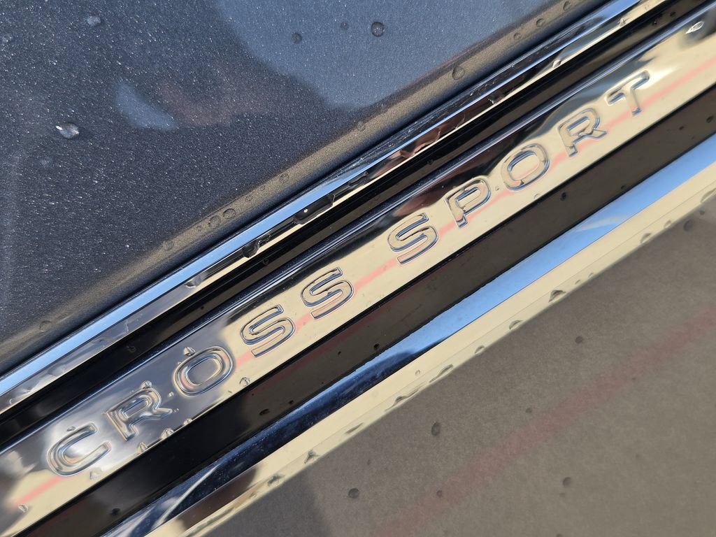Used 2025 Volkswagen Atlas Cross Sport SE FWD image 9