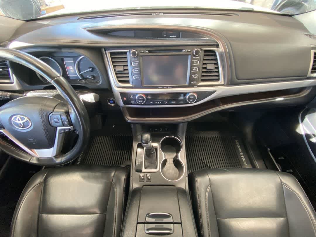 Used 2019 Toyota Highlander XLE AWD/4WD image 24