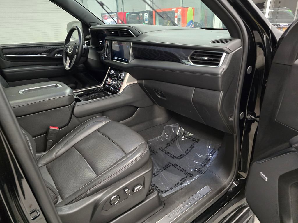 Used 2024 GMC Yukon XL Denali AWD/4WD image 36