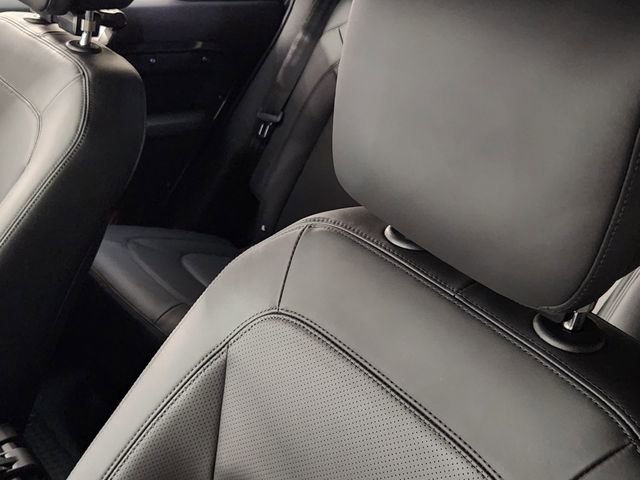 New 2026 Land Rover Defender 110 X-Dynamic SE AWD/4WD image 14