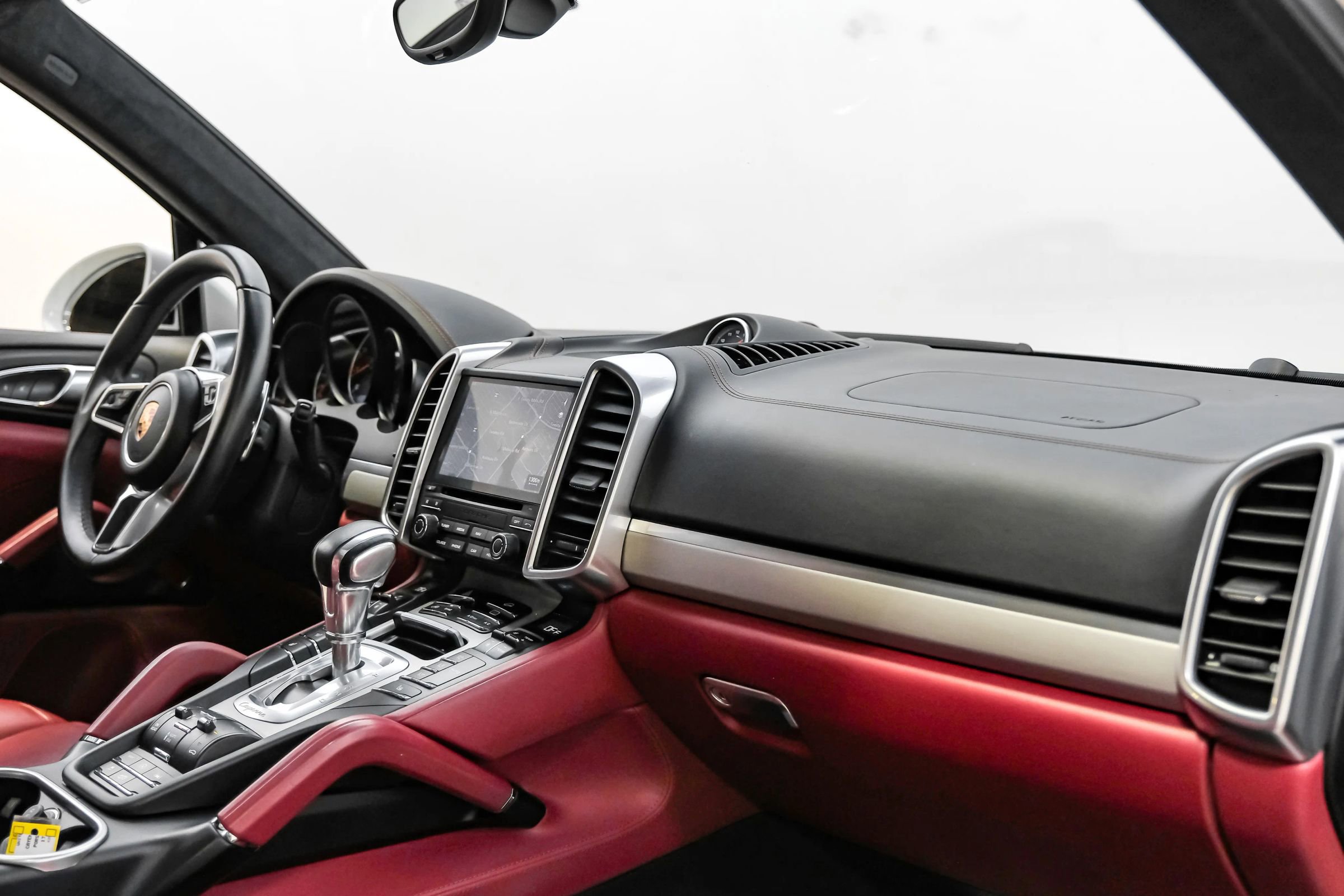 Used 2017 Porsche Cayenne GTS image 7