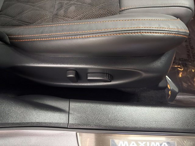 Used 2021 Nissan Maxima SR w/ Sport Mat Group FWD image 12