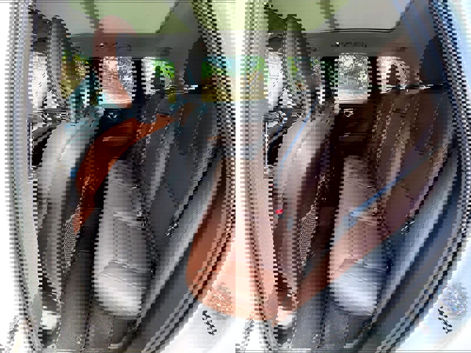 Used 2018 Volvo XC60 T6 Momentum w/ Convenience Package AWD/4WD image 5