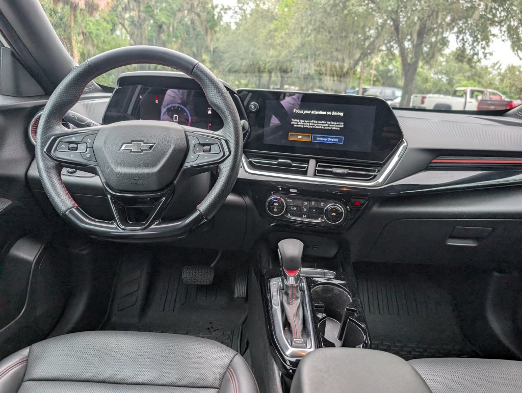 Used 2025 Chevrolet Trax RS w/ Driver Confidence Package FWD image 13