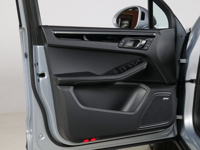Certified 2026 Porsche Macan AWD/4WD image 29