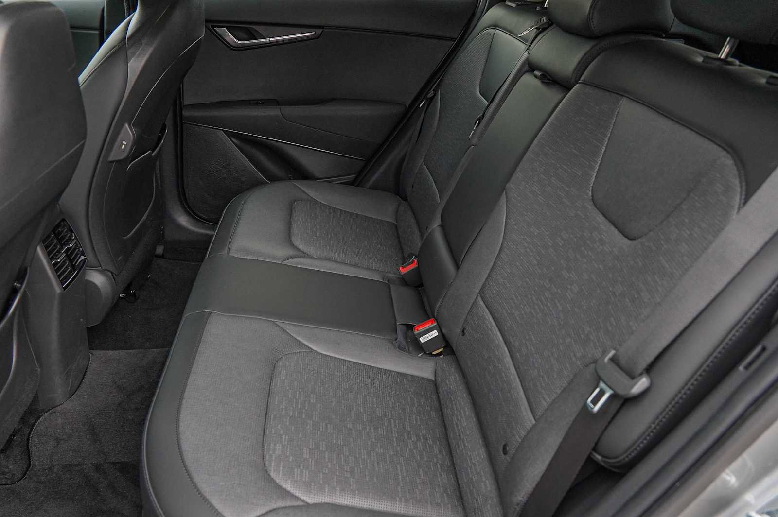 Certified 2024 Kia Niro SX Touring image 31