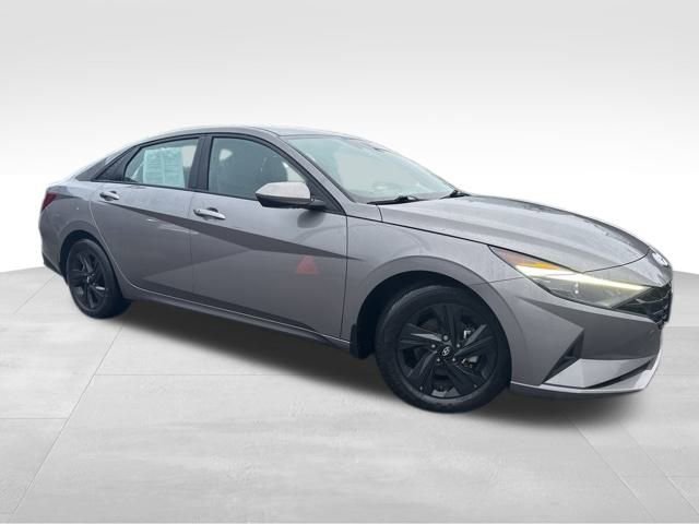 Used 2022 Hyundai Elantra SEL image 1