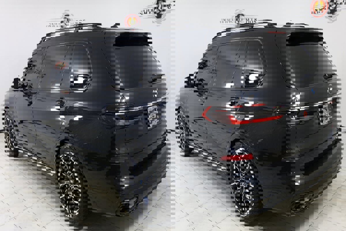 Used 2023 BMW X7 xDrive40i w/ M Sport Package image 4