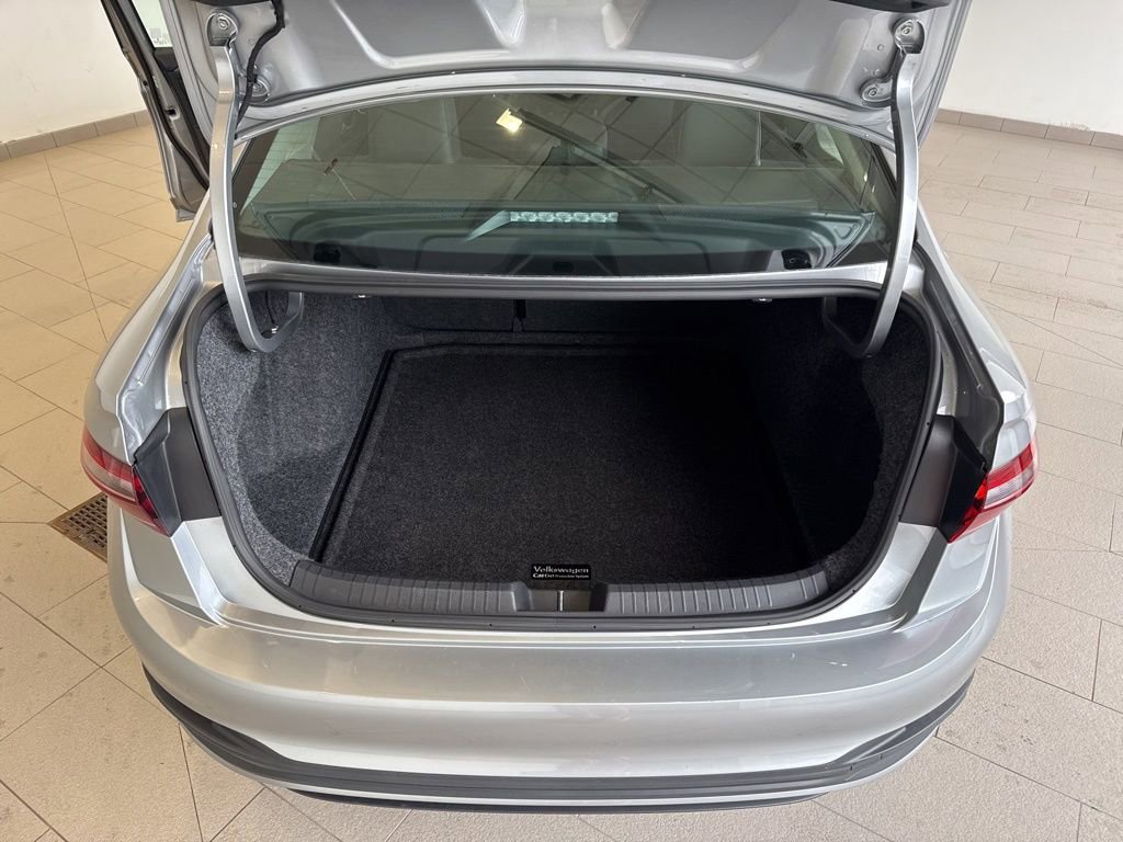 Used 2023 Volkswagen Jetta SE image 17