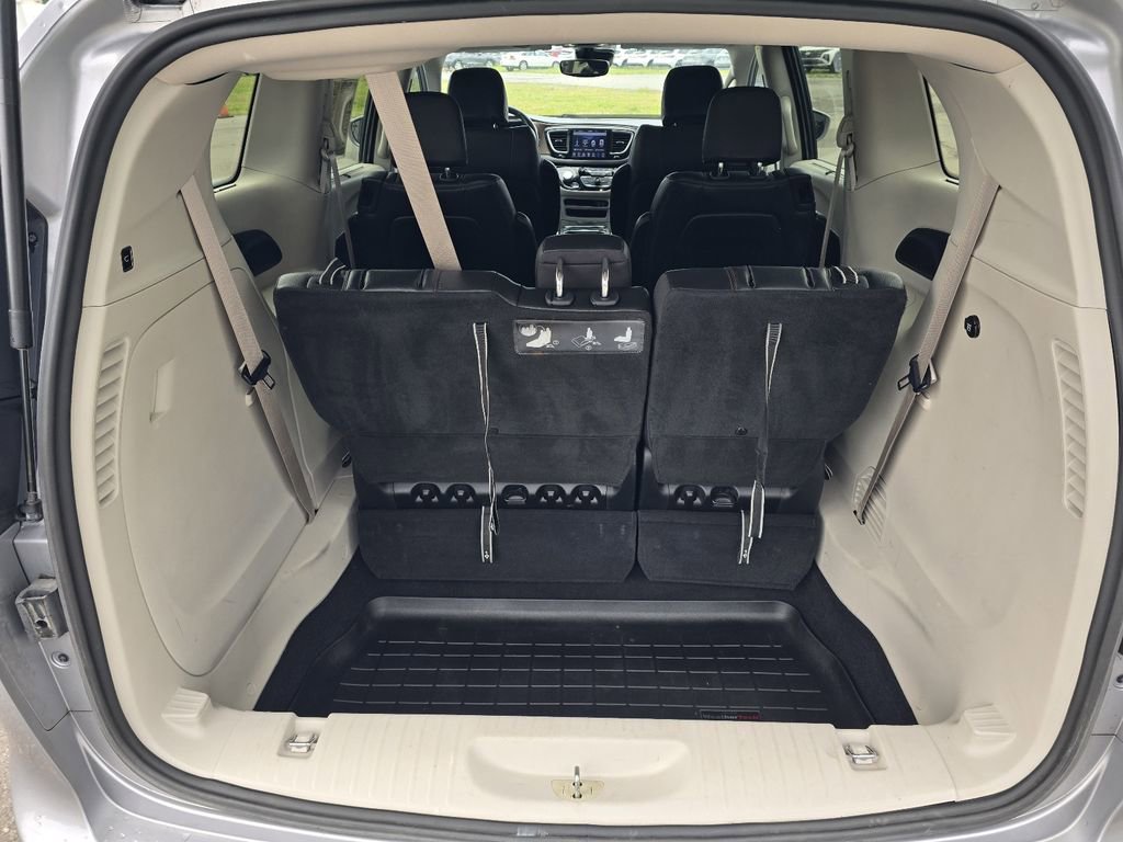 Used 2019 Chrysler Pacifica Touring-L w/ Advanced Safetytec Group FWD image 25
