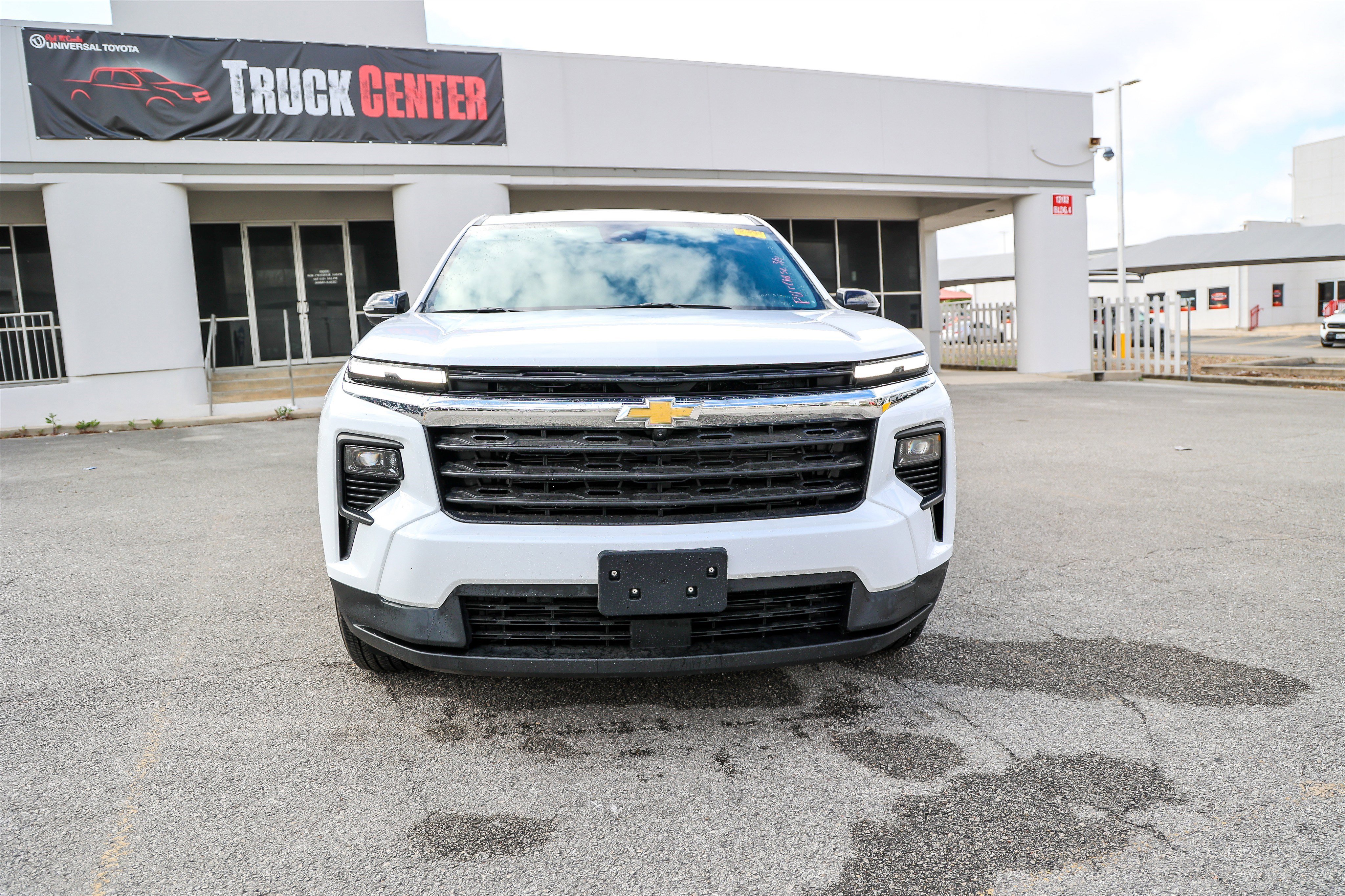 Used 2024 Chevrolet Traverse LS image 3