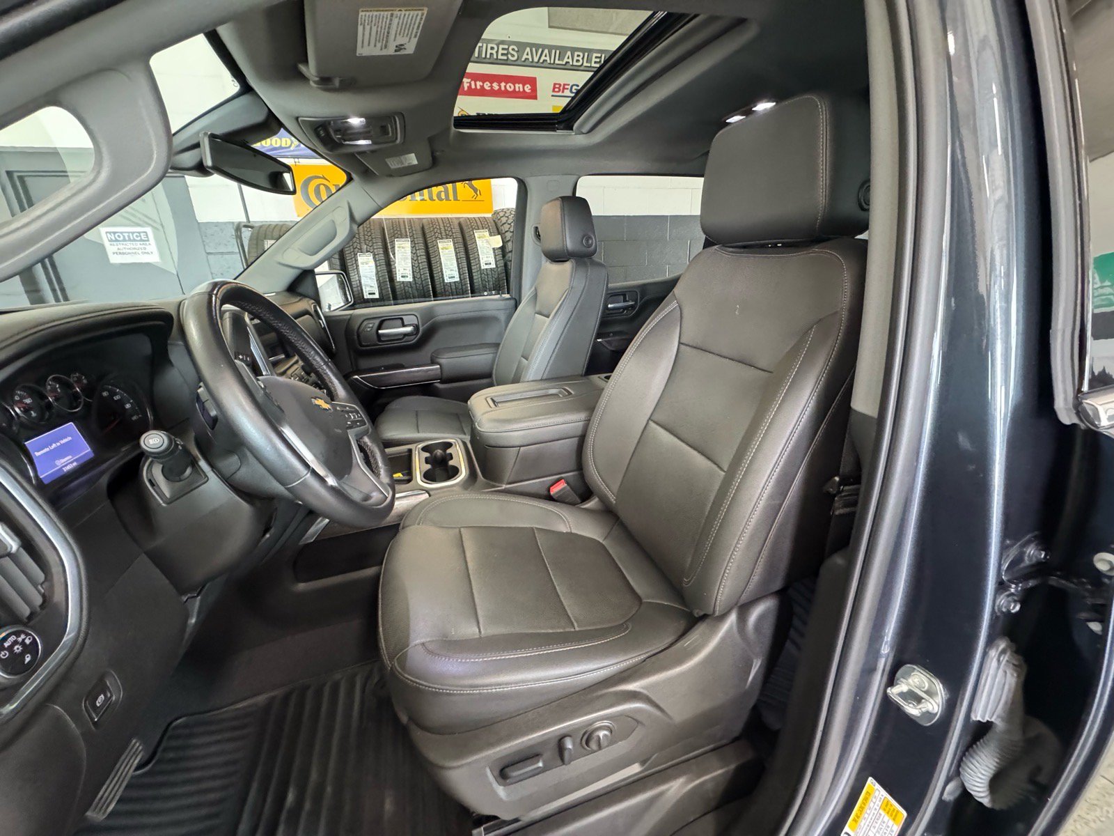 Used 2022 Chevrolet Silverado 1500 LTZ w/ LTZ Premium Package AWD/4WD image 22