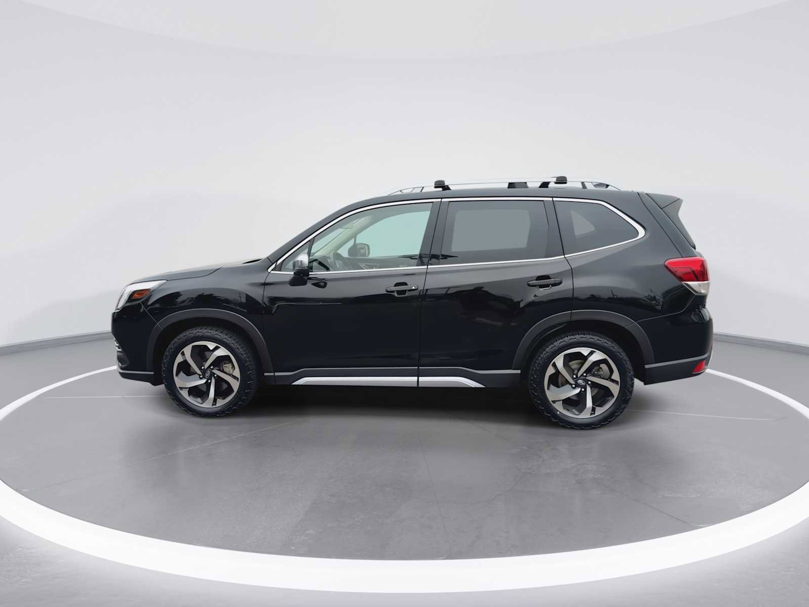 Used 2022 Subaru Forester Touring w/ Popular Package #2 AWD/4WD image 5