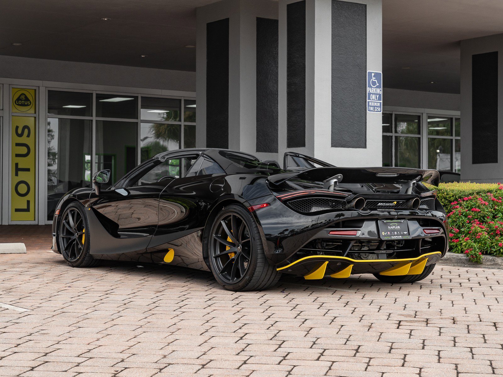 Used 2022 McLaren 720S Spider image 14