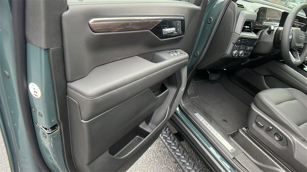 New 2026 Chevrolet Suburban Z71 w/ Comfort Package image 11