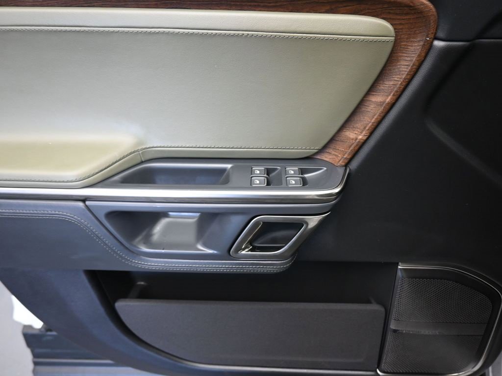 Used 2023 Rivian R1S Launch Edition image 10