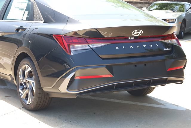 New 2026 Hyundai Elantra Limited FWD image 7