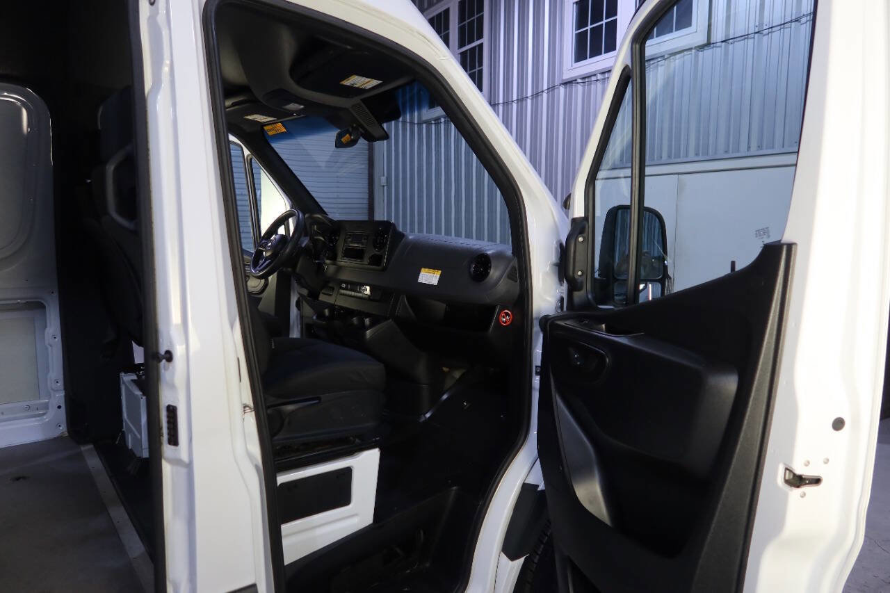 Used 2021 Mercedes-Benz Sprinter 2500 w/ Driver Convenience Package image 12