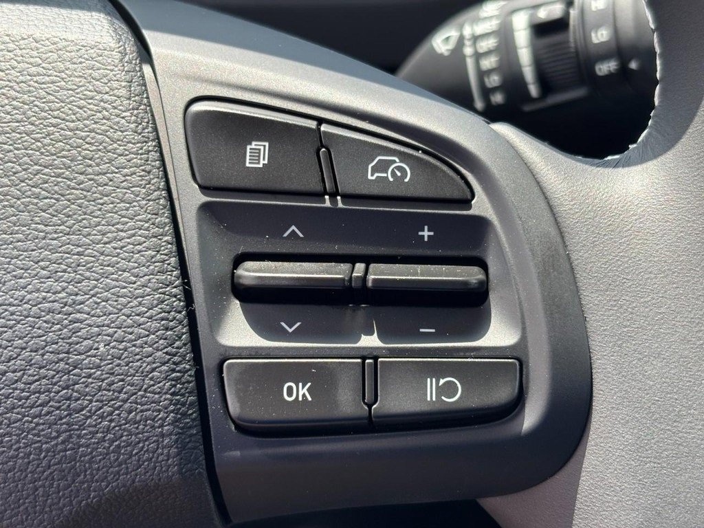 Certified 2025 Hyundai Venue Limited image 35