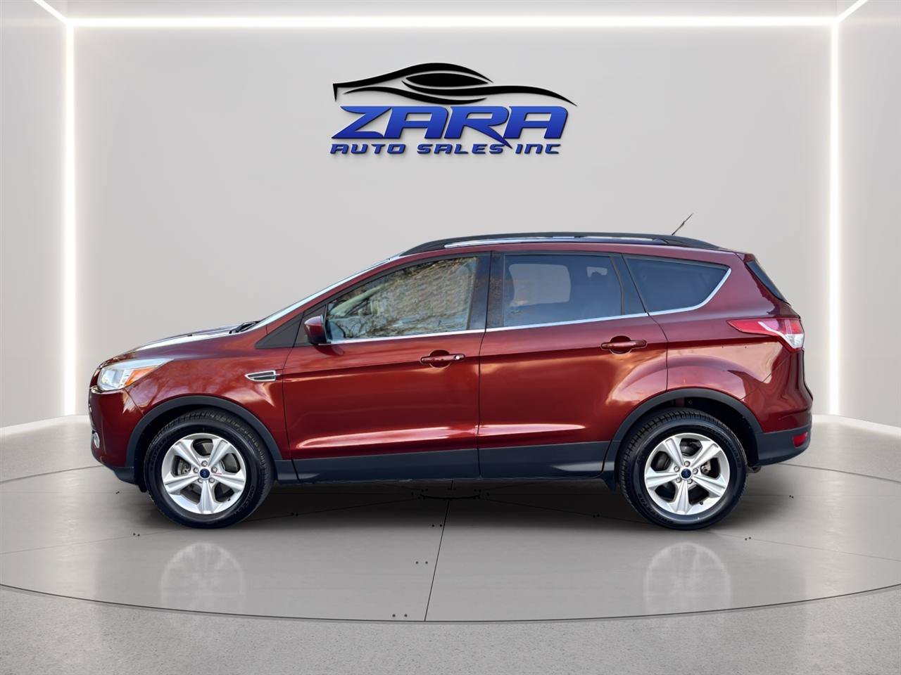 Used 2016 Ford Escape SE w/ Equipment Group 201A AWD/4WD image 3