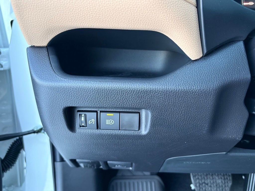 Used 2025 Toyota RAV4 XLE image 25