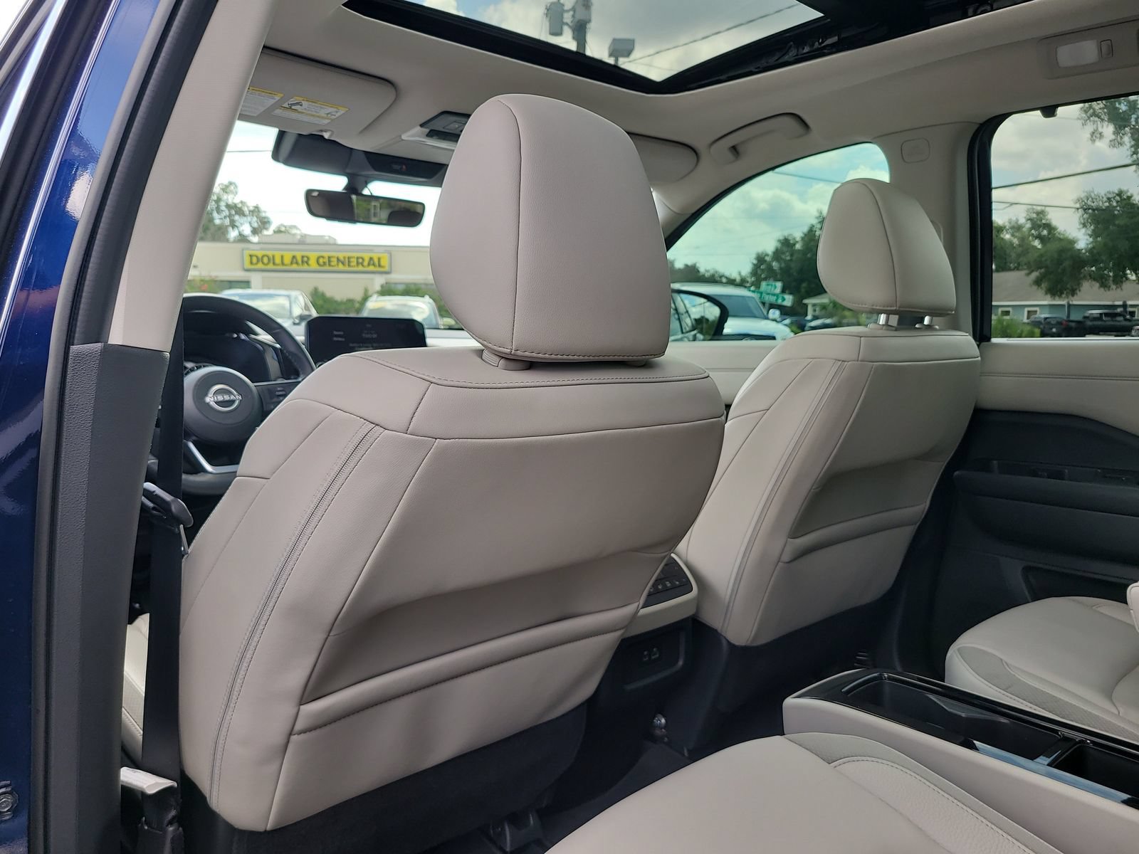 Used 2024 Nissan Pathfinder SL w/ SL Premium Package FWD image 11