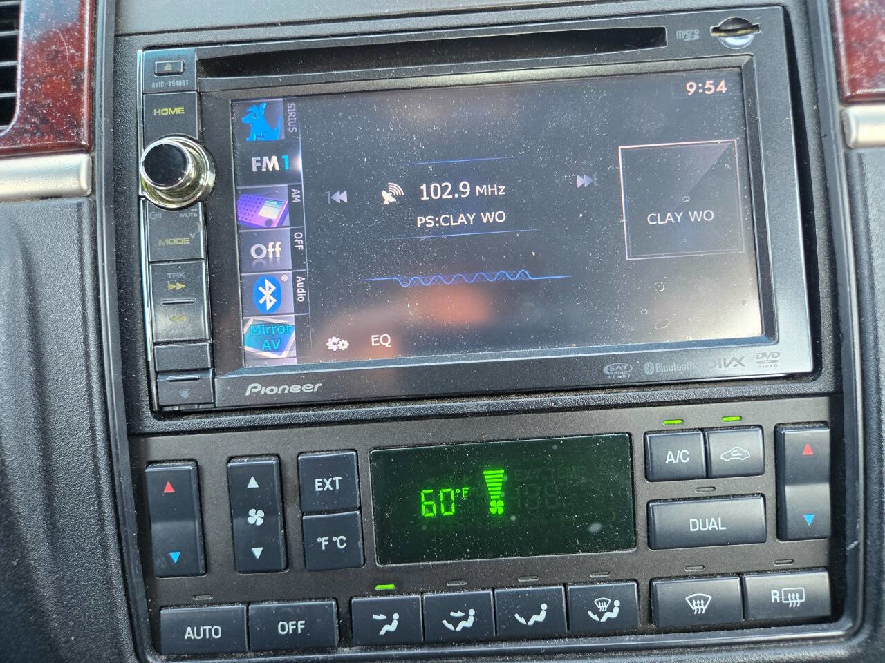 Used 2004 Lincoln Town Car Signature image 16