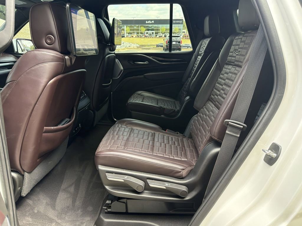 Used 2024 Cadillac Escalade Premium Luxury Platinum w/ Heavy-Duty Trailer Package image 21