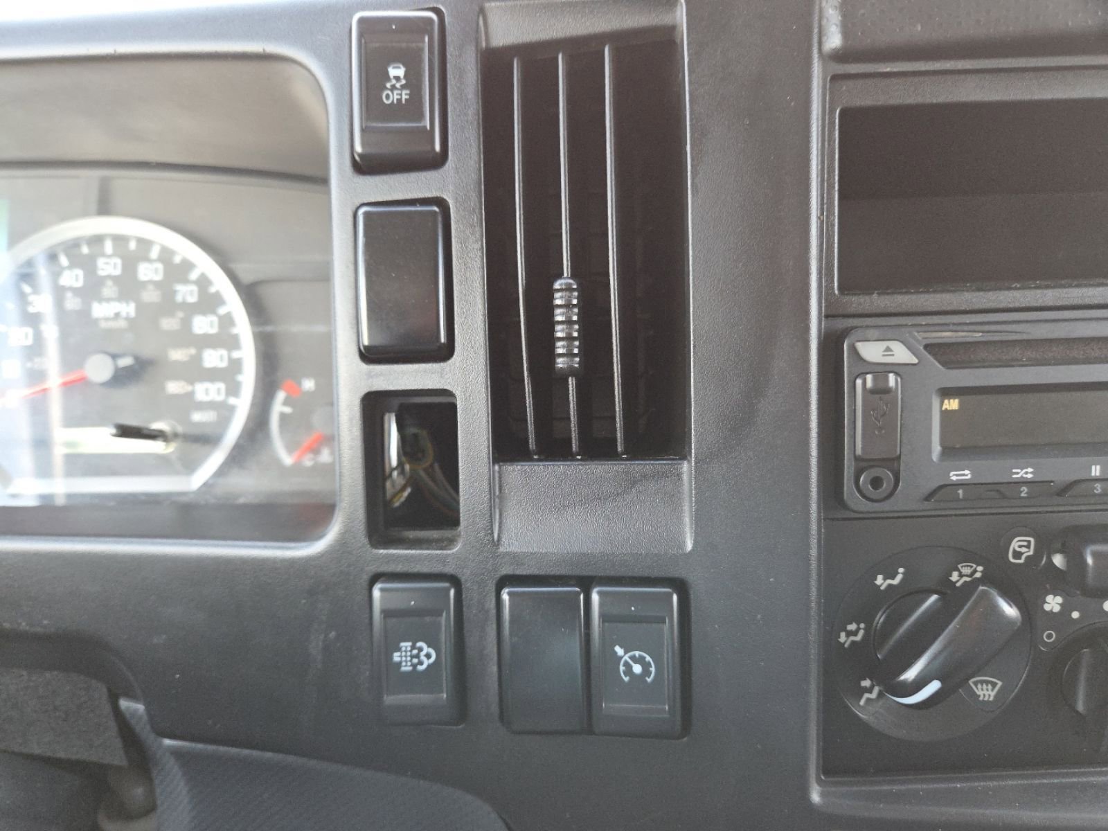 Used 2023 Isuzu NPR image 6