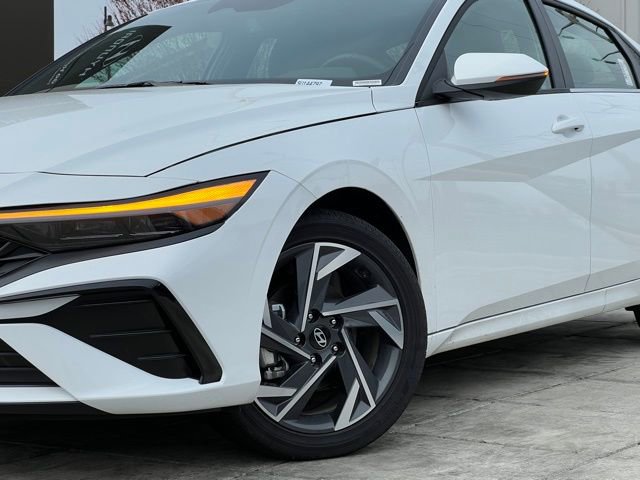 Certified 2025 Hyundai Elantra Limited image 2