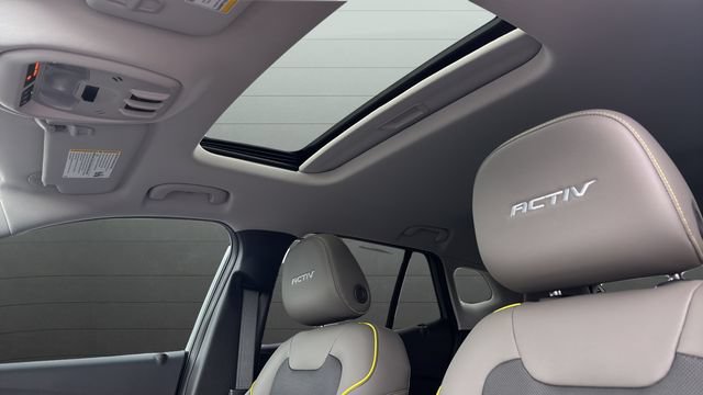 Used 2025 Chevrolet Trax ACTIV w/ Sunroof Package FWD image 24