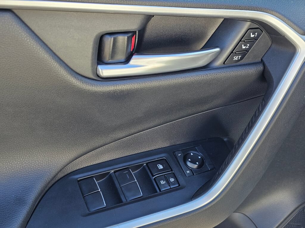 Used 2021 Toyota RAV4 Limited AWD/4WD image 33