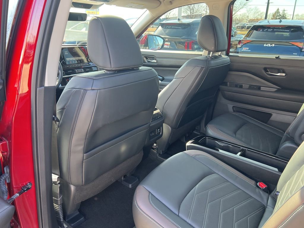 Certified 2024 Nissan Pathfinder Platinum AWD/4WD image 9