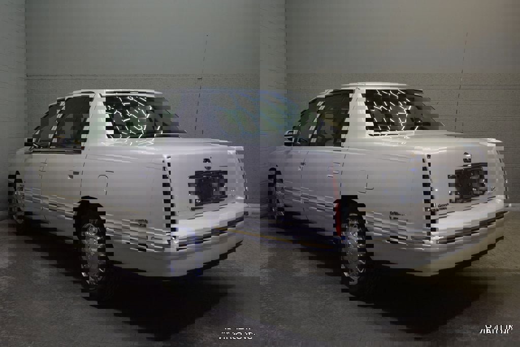 Used 1997 Cadillac De Ville D'Elegance w/ Safety/Security Pkg FWD image 3