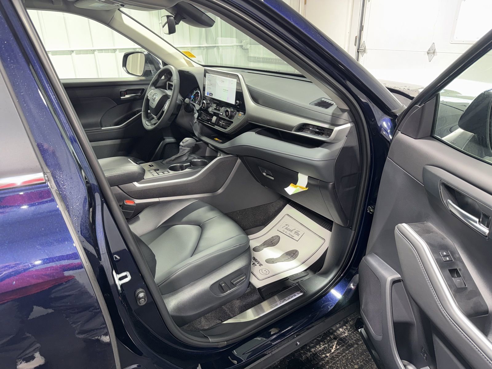 New 2026 Toyota Highlander XLE image 10