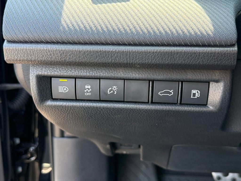 Used 2026 Toyota Camry Hybrid AWD/4WD image 30