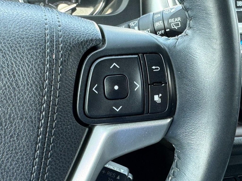 Used 2015 Toyota Highlander Limited AWD/4WD image 30