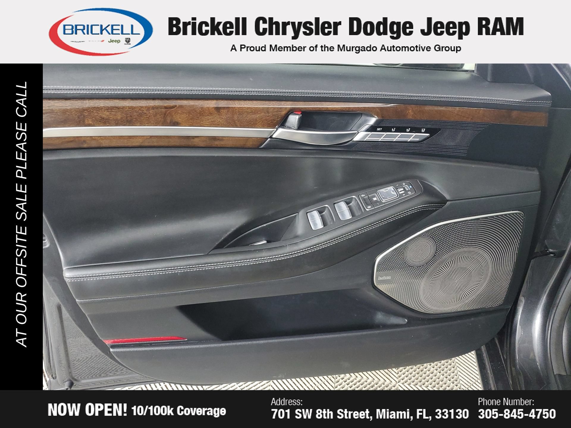 Used 2017 Genesis G90 3.3T Premium RWD image 23