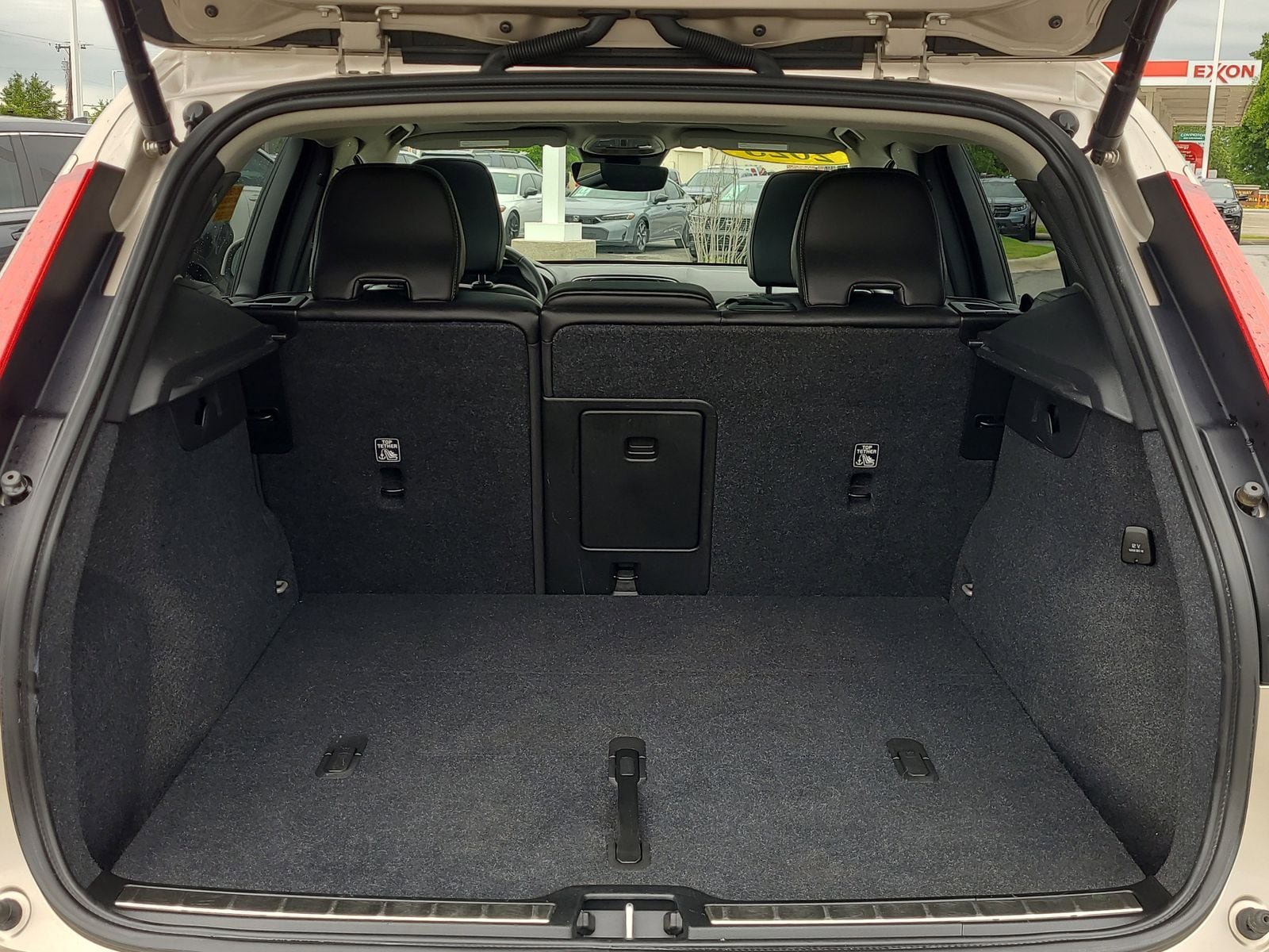 Used 2023 Volvo XC40 B4 Ultimate FWD image 15