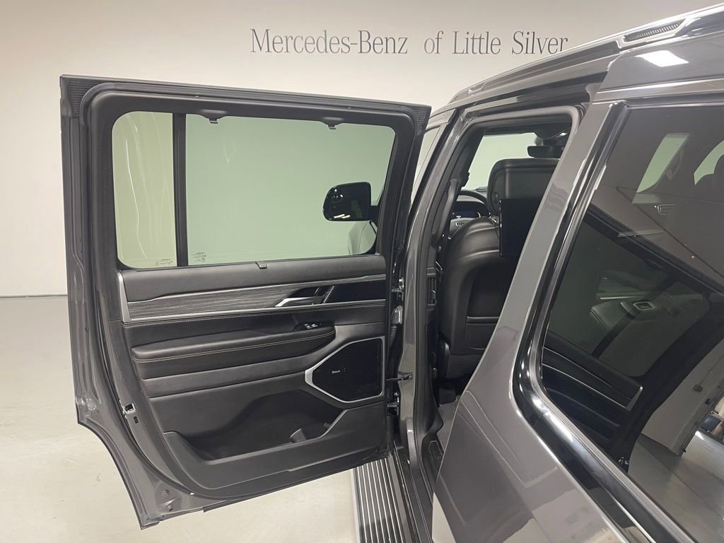 Used 2023 Jeep Wagoneer Series III w/ Premium Group I AWD/4WD image 22