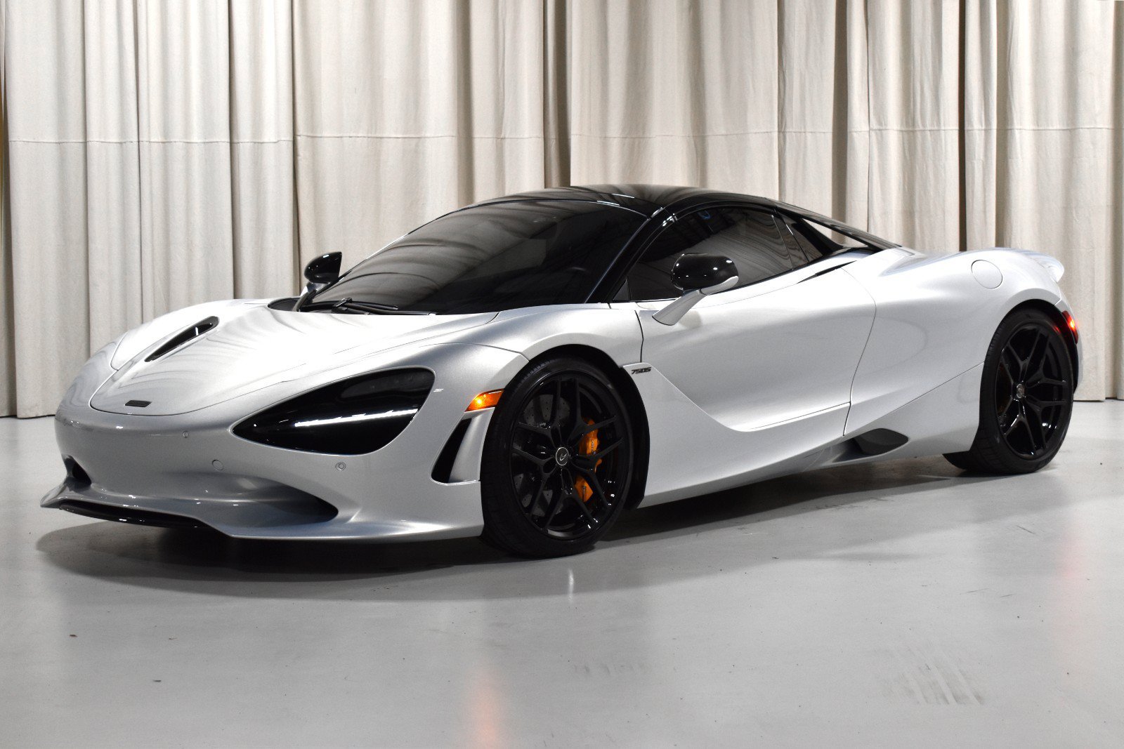 Used 2025 McLaren 750S Spider RWD image 1