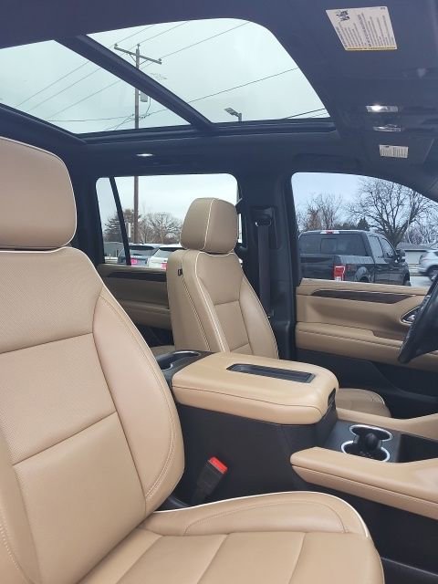 Used 2021 Chevrolet Suburban Premier w/ Premium Package image 23