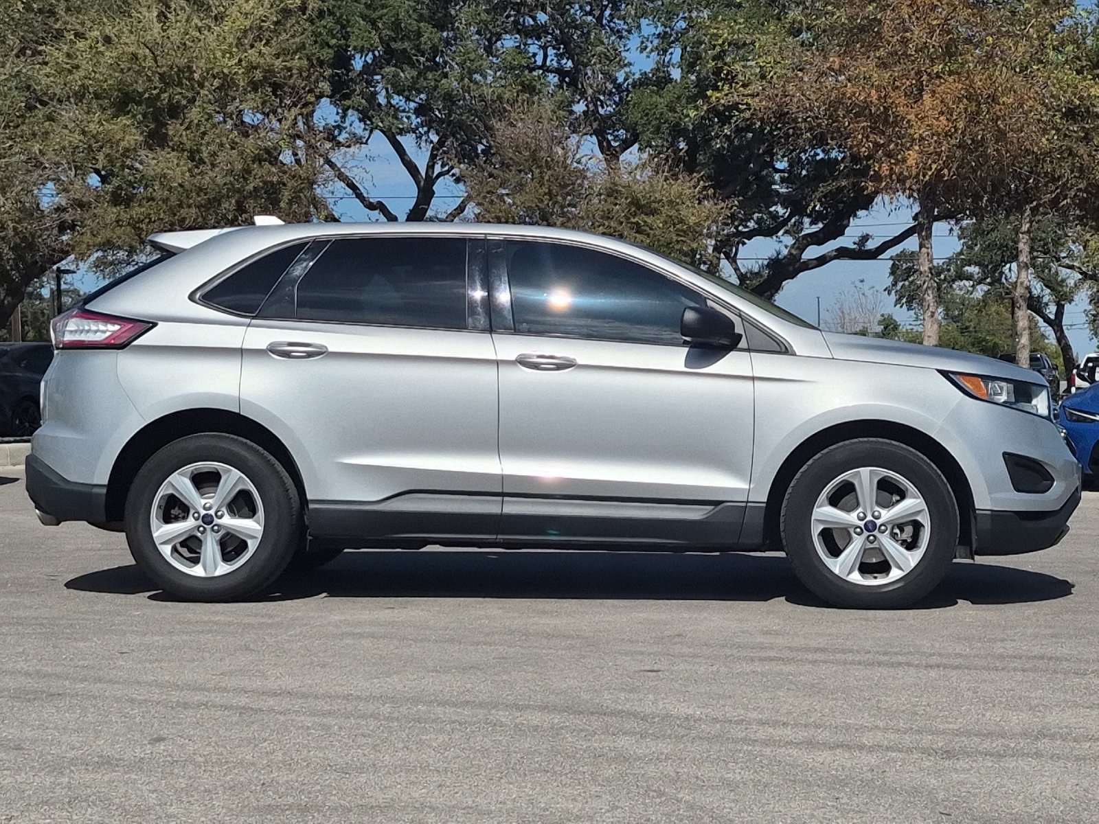 Used 2017 Ford Edge SE FWD image 6