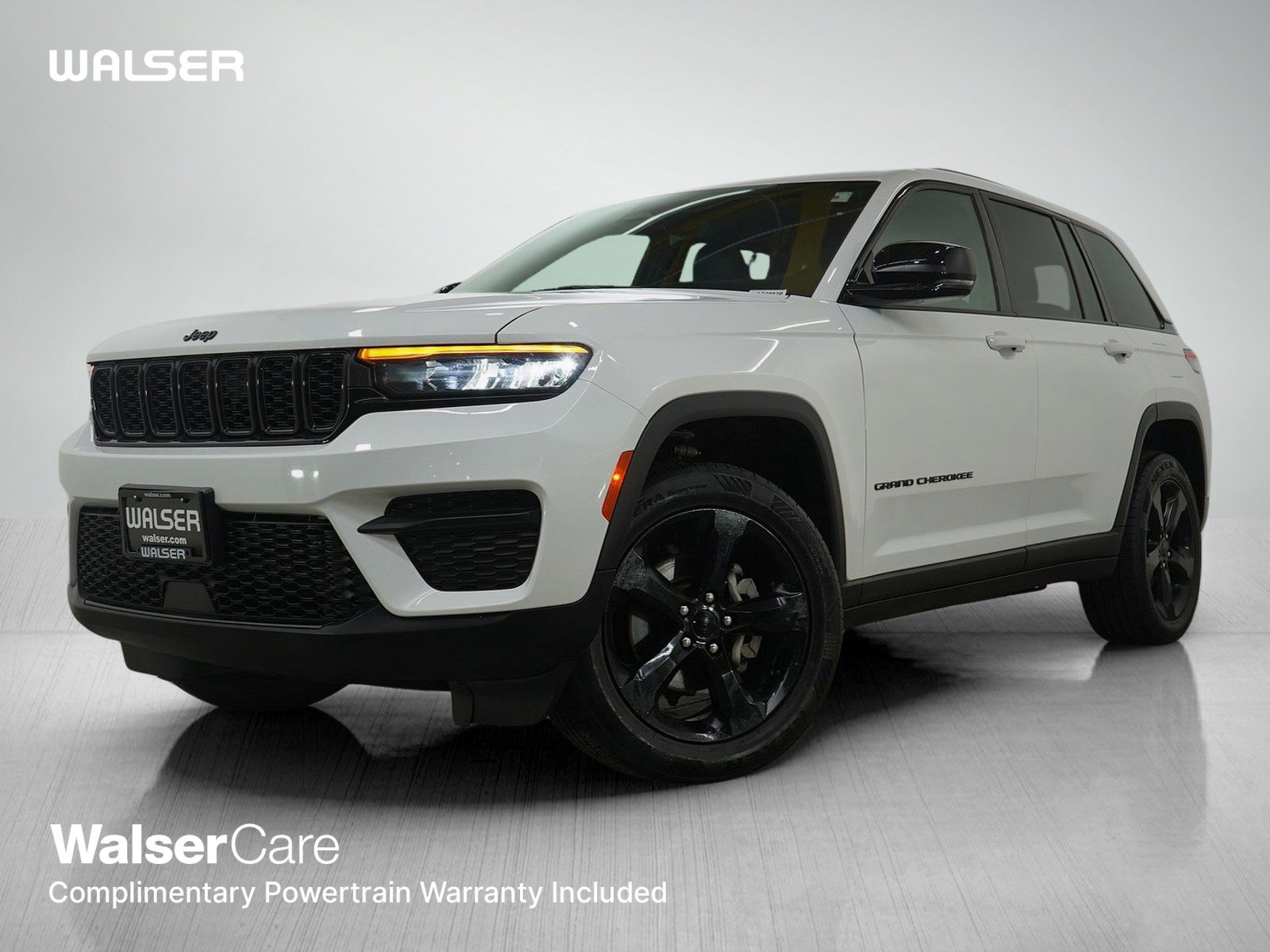Used 2023 Jeep Grand Cherokee Altitude image 1