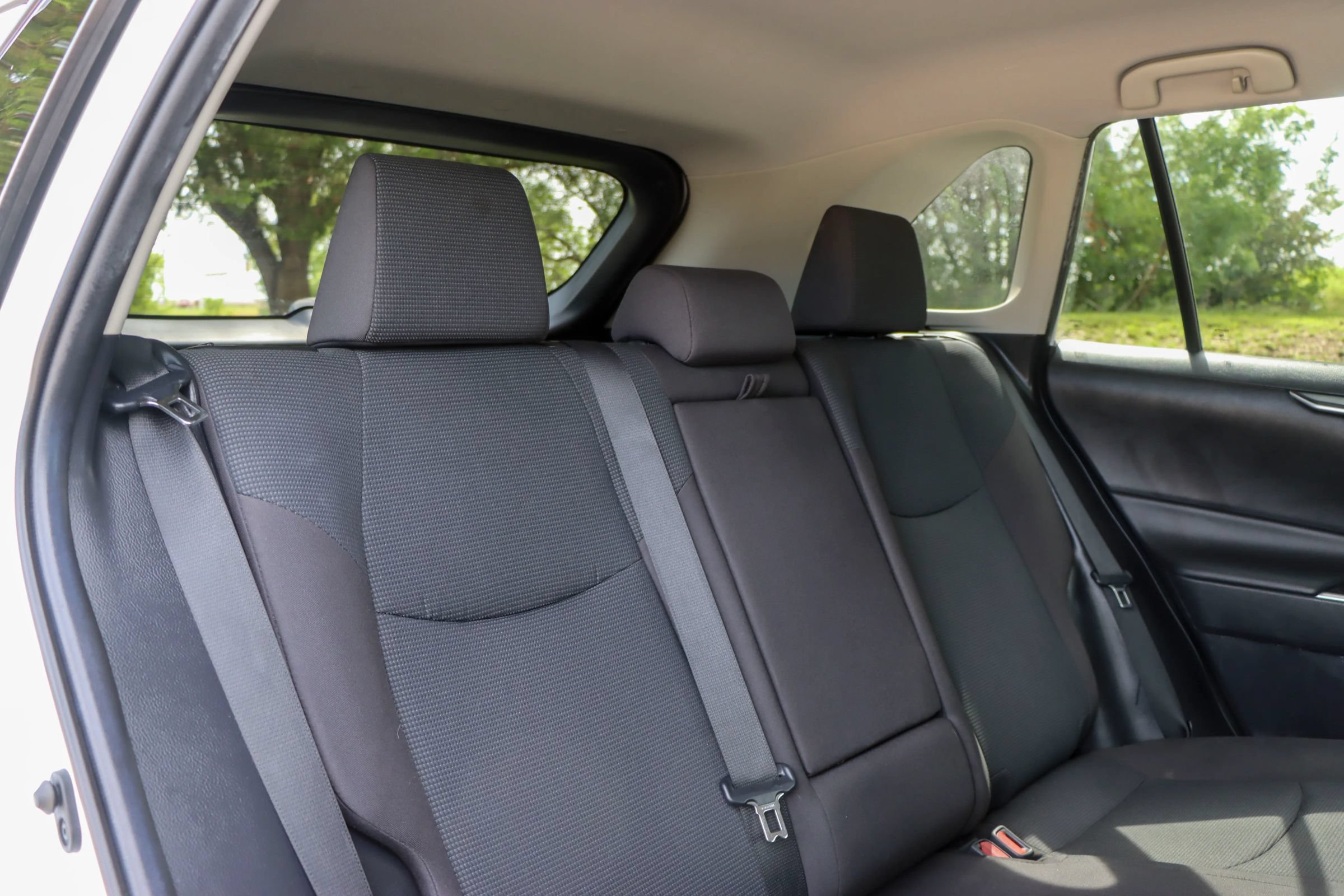 Used 2019 Toyota RAV4 LE FWD image 18