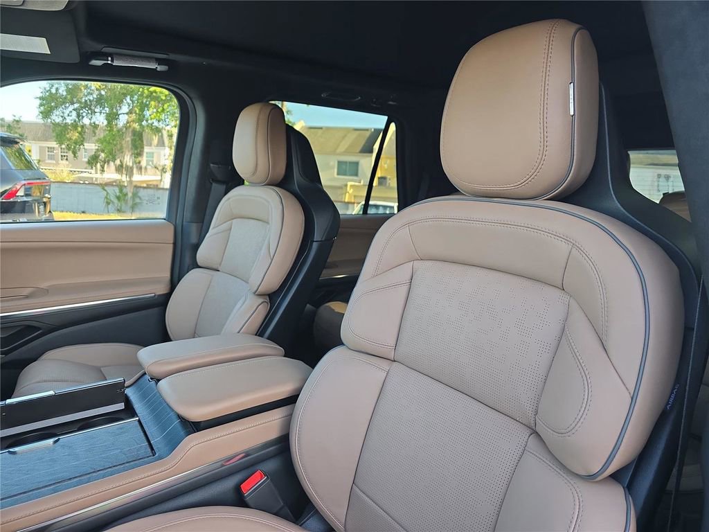 New 2026 Lincoln Navigator Black Label AWD/4WD image 20