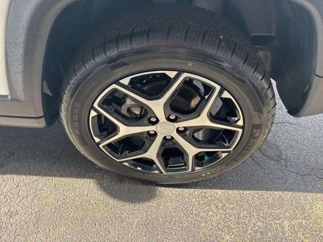 Used 2024 Jeep Compass Limited image 12