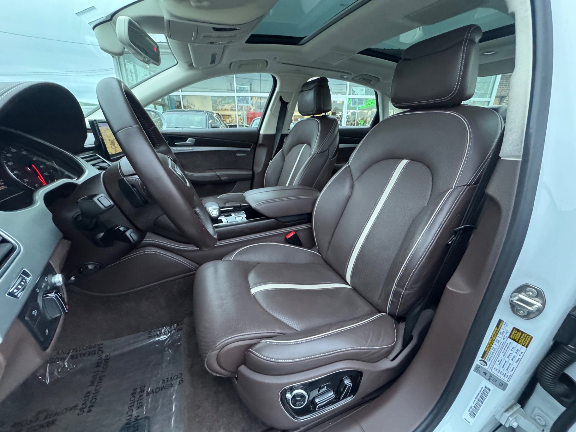 Used 2017 Audi A8 L 4.0T image 2