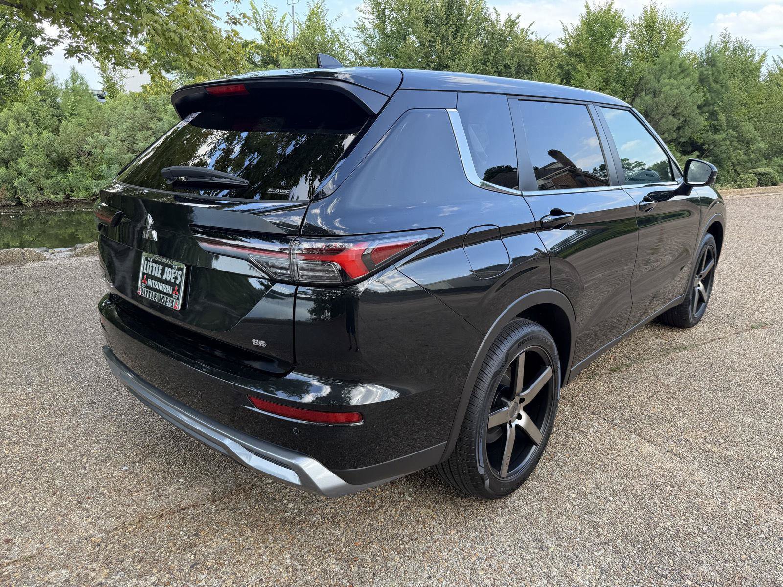 New 2026 Mitsubishi Outlander SE AWD/4WD image 3